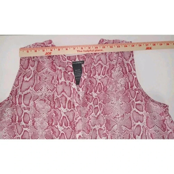 Chelsea and Theodore Women's V-NECK Red Animal Print Sleeveless  Top  Sz XXL - Picture 6 of 9
